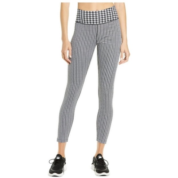 Nike Women's Dri-FIT Mid Rise 7/8 One Icon Clash Leggings Black XSmall - Picture 1 of 5